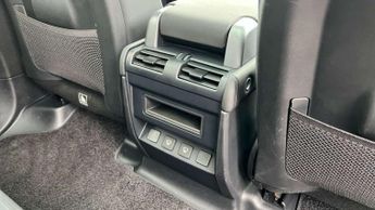 Land Rover Defender 3.0 D300 X-Dynamic SE 110 5dr Auto