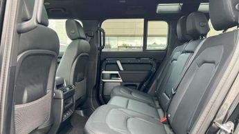 Land Rover Defender 3.0 D300 X-Dynamic SE 110 5dr Auto
