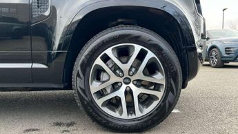 Land Rover Defender 3.0 D300 X-Dynamic SE 110 5dr Auto