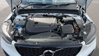 Volvo XC40 2.0 B3P Plus Dark 5dr Auto