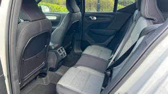 Volvo XC40 2.0 B3P Plus Dark 5dr Auto