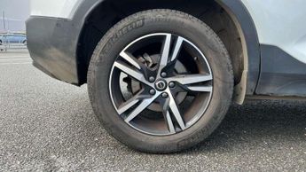 Volvo XC40 2.0 B3P Plus Dark 5dr Auto