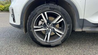 Volvo XC40 2.0 B3P Plus Dark 5dr Auto