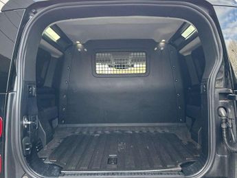 Land Rover Defender 3.0 D250 Hard Top Auto
