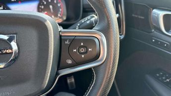 Volvo XC40 2.0 B4P R DESIGN Pro 5dr Auto