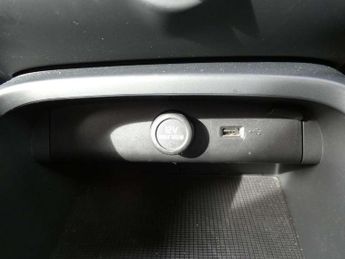 Volvo XC40 2.0 B4P R DESIGN 5dr Auto