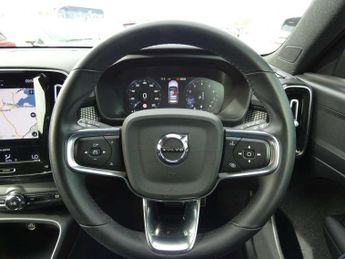 Volvo XC40 2.0 B4P R DESIGN 5dr Auto