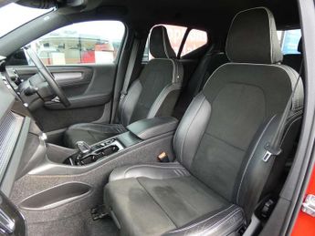 Volvo XC40 2.0 B4P R DESIGN 5dr Auto