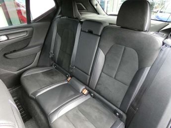 Volvo XC40 2.0 B4P R DESIGN 5dr Auto