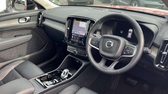 Volvo XC40 2.0 B3P Plus Dark 5dr Auto
