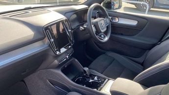 Volvo XC40 2.0 B3P Plus Dark 5dr Auto