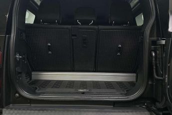 Land Rover Defender 3.0 D250 X-Dynamic SE 90 3dr Auto