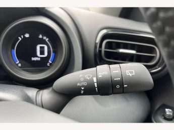 Toyota Yaris 1.5 Hybrid Design 5dr CVT