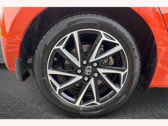 Toyota Yaris 1.5 Hybrid Design 5dr CVT