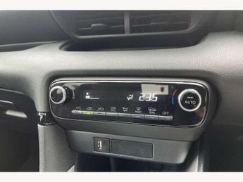 Toyota Yaris 1.5 Hybrid Design 5dr CVT