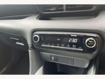 Toyota Yaris 1.5 Hybrid Icon 5dr CVT
