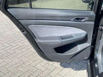 Volkswagen Golf Estate 2.0 TDI 150 R-Line 5dr DSG