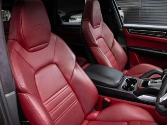 Porsche Cayenne Turbo 5dr Tiptronic S