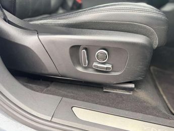 Land Rover Range Rover Evoque 2.0 D200 R-Dynamic SE 5dr Auto