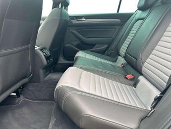 Volkswagen Passat 2.0 TDI R-Line 4dr DSG [Panoramic Roof]
