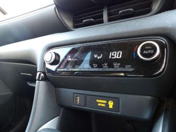 Toyota Yaris 1.5 Hybrid Design 5dr CVT