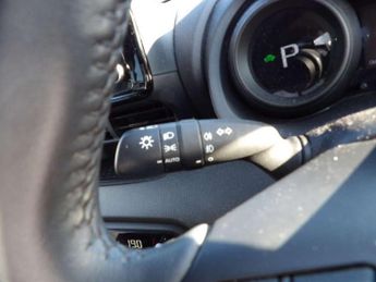 Toyota Yaris 1.5 Hybrid Design 5dr CVT