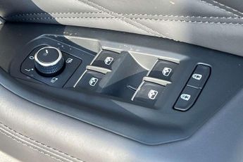 Volkswagen Touareg 3.0 V6 TSI eHybrid 4Motion R 5dr Tip Auto