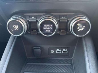 Renault Captur 1.6 E-Tech Plug-in hybrid 160 Engineered 5dr Auto