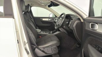 Volvo XC40 2.0 T4 Momentum 5dr AWD Geartronic