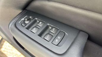 Volvo XC60 2.0 B5P Plus Dark 5dr AWD Geartronic