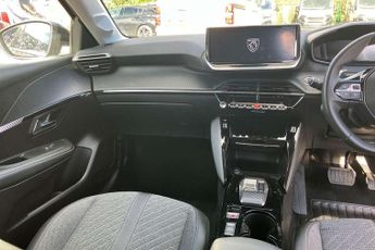 Peugeot 208 1.2 Hybrid 100 Allure 5dr e-DSC6