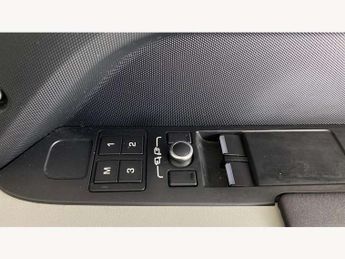 Land Rover Defender 3.0 D250 X-Dynamic SE 90 3dr Auto