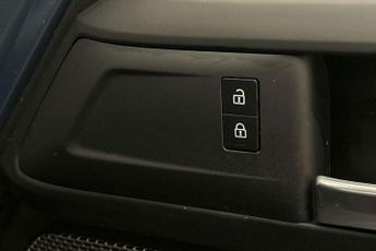 Land Rover Defender 3.0 D200 Hard Top Auto