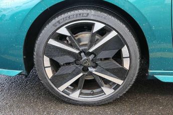 Peugeot 308 1.2 Hybrid 145 GT 5dr e-DSC6