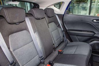 Renault Captur 1.6 E-TECH Hybrid 145 Iconic Edition 5dr Auto