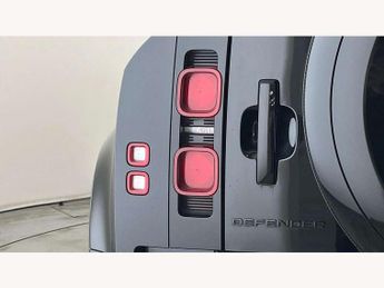 Land Rover Defender 3.0 D250 X-Dynamic SE 110 5dr Auto