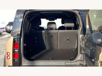Land Rover Defender 3.0 D300 X-Dynamic SE 110 5dr Auto