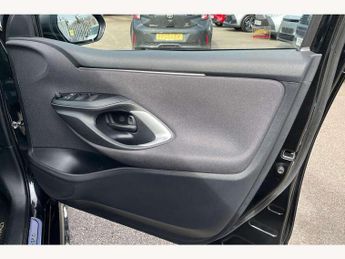 Toyota Yaris 1.5 Hybrid Design 5dr CVT