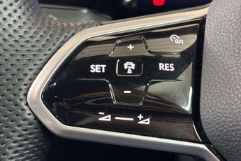 Volkswagen Golf 1.5 eTSI 150 R-Line 5dr DSG