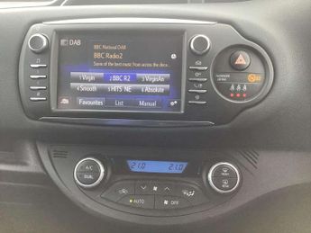 Toyota Yaris 1.5 Hybrid Y20 5dr CVT [Bi-tone]