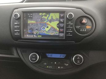 Toyota Yaris 1.5 Hybrid Y20 5dr CVT [Bi-tone]