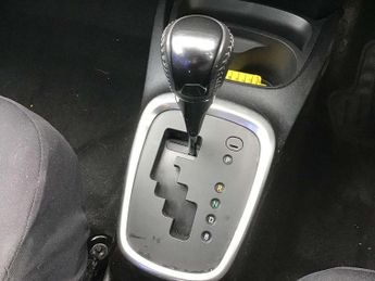 Toyota Yaris 1.5 Hybrid Y20 5dr CVT [Bi-tone]