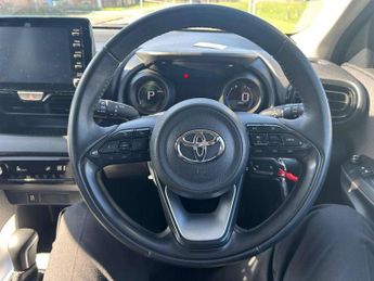 Toyota Yaris 1.5 Hybrid Design 5dr CVT