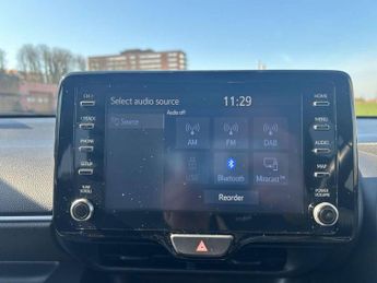 Toyota Yaris 1.5 Hybrid Design 5dr CVT