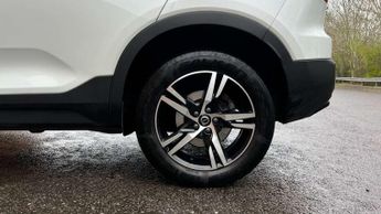 Volvo XC40 2.0 B4P Plus Dark 5dr AWD Auto