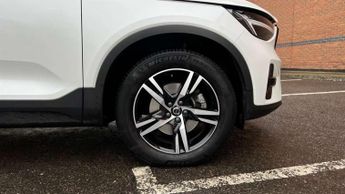 Volvo XC40 2.0 B4P Plus Dark 5dr AWD Auto