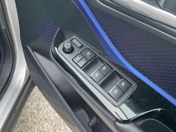 Toyota C-HR 1.8 Hybrid Dynamic 5dr CVT