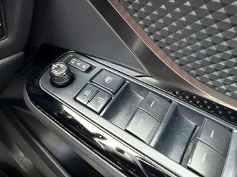 Toyota C-HR 1.8 Hybrid Design 5dr CVT