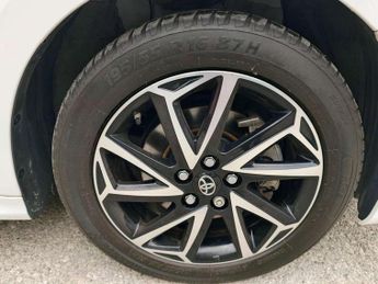 Toyota Yaris 1.5 Hybrid Design 5dr CVT