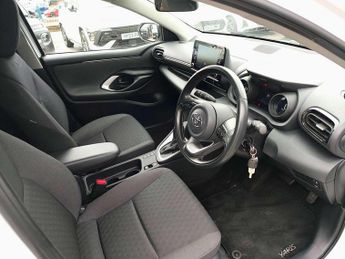 Toyota Yaris 1.5 Hybrid Design 5dr CVT